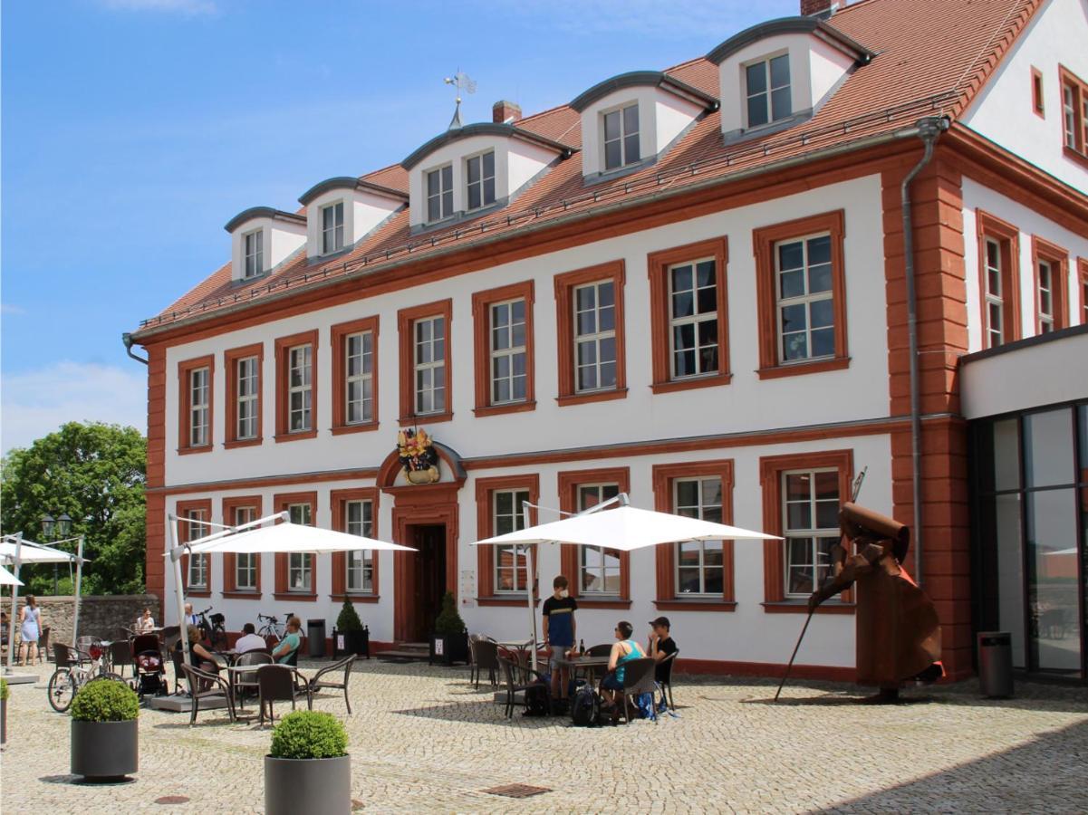 Schloss 3*