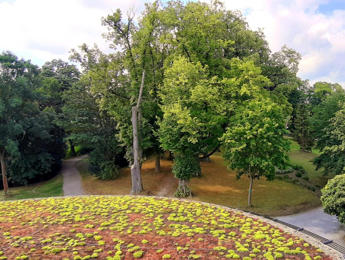 Schloss 3*
